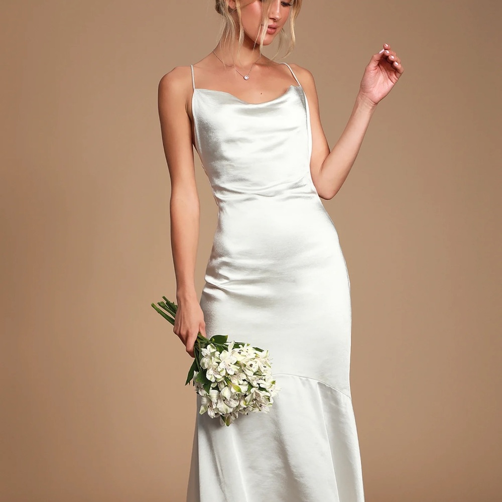 *NEW* White Sleeveless Cowl Neck Wedding Gown Size 6